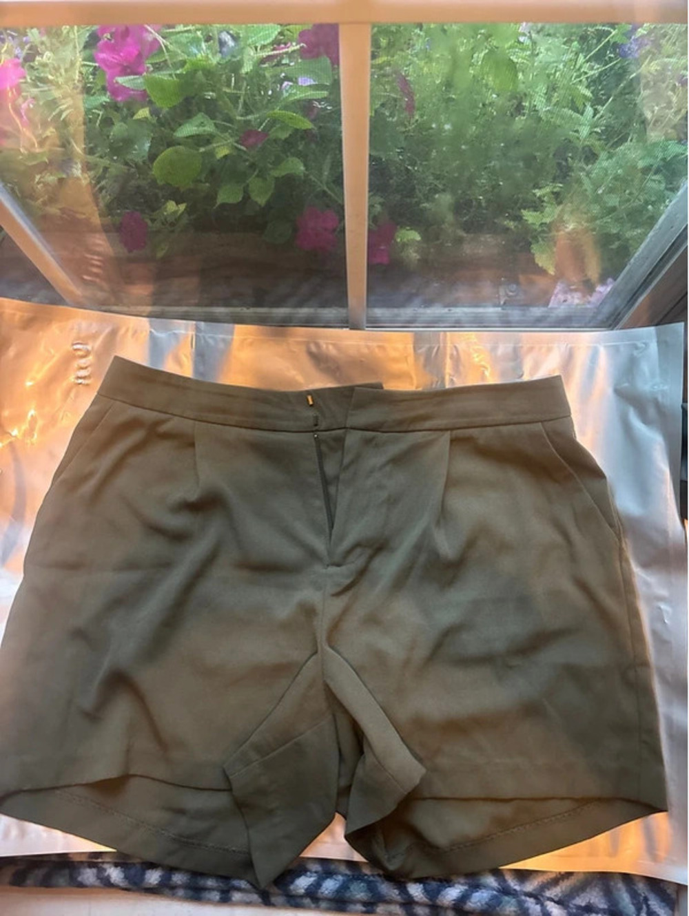 A new day size 6, green dressy shorts
